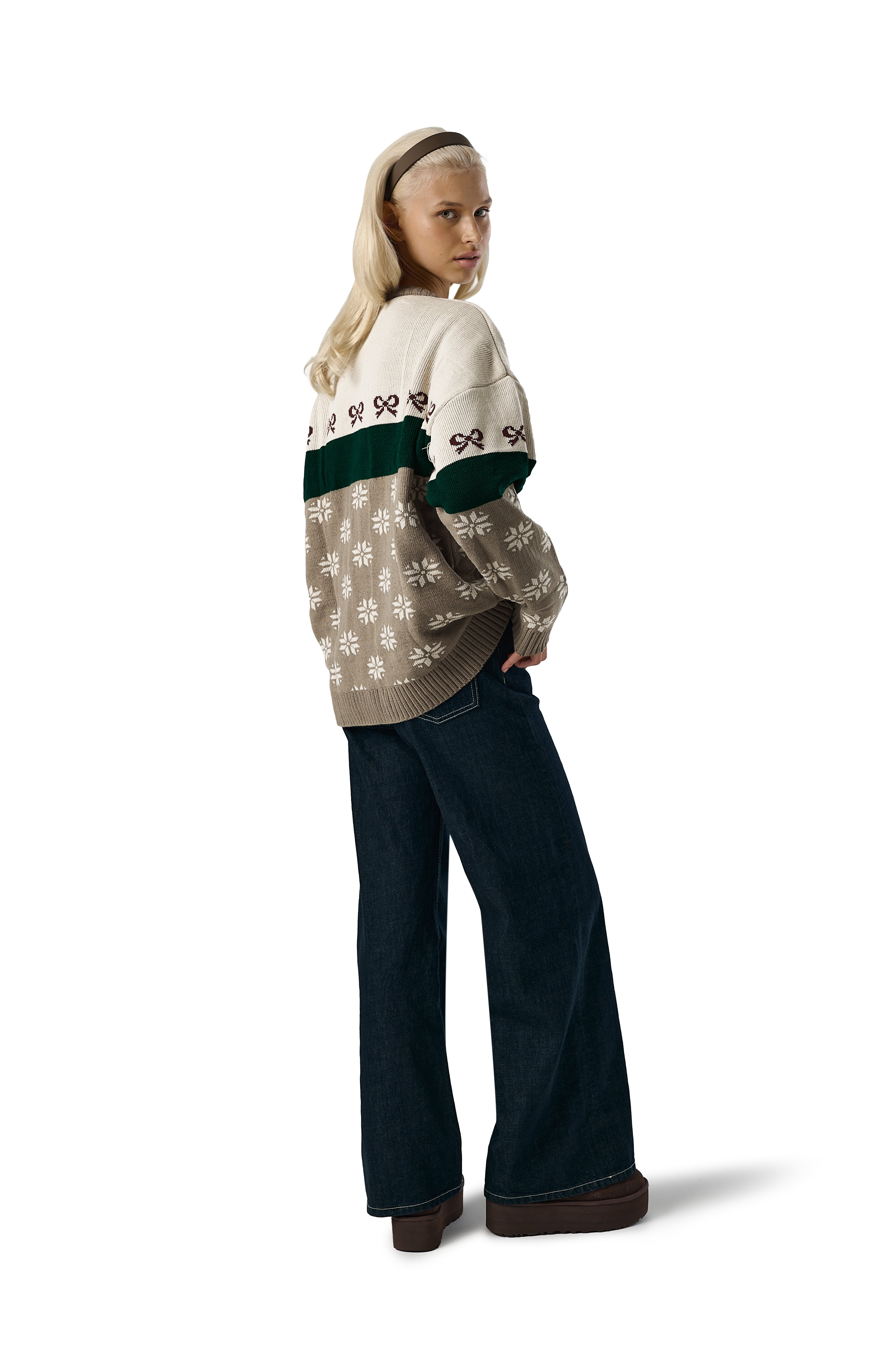 Model Josefine is 5'9" and wears size S.
